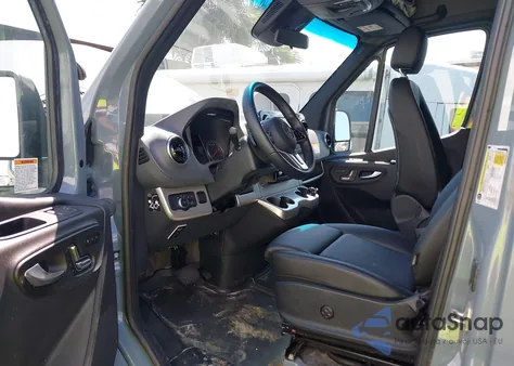 2022 Mercedes-Benz Sprinter 2500 Standard Roof V6 z USA, uszkodzony, nr VIN W1X4EBHY2NP453575